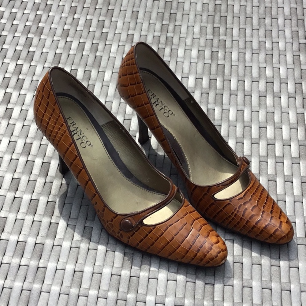 Franco Sarto pumps, Intrigue